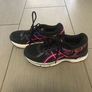 ASICS gel- exalt 3 size 6. Only worn once!